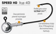 W serii SPEED i SPEED HD zastosowaliśmy drut typu 1X (i 3X) STRONG HeavyDUTY™, ostrzony w technologii UltraPoint™ i dodatkowo pokrywany powłoką policeramiczną BK1 BenchKote. Do idealnego przeniesienia efektu szarpnięcia wędziskiem tak, aby w rezultacie siła wbijająca ostrze działała dokładnie wzdłuż odcinka drutu bezpośrednio poniżej grotu haka, optymalnym okazał się kształt haka O’Shaugnessy, który jednocześnie pozwala osiągnąć ogólnie większą moc.