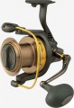 MegaBAITS METAL CARP FD  Supernowoczesne kołowrotki karpiowe do połowu na bardzo dużych odległościach, zaprojektowane przez japońską firmę RYOBI. Długa szpula klasy „Super Long Cast” o odpowiedniej pojemności żyłki, metalowy korpus i rotor, stalowa korbka z dużym, ergonomicznym uchwytem. Łożyska kulkowe nowej generacji zapewniają płynność działania pod największym obciążeniem a oparty na przekładni ślimakowej system nawijania żyłki zapewnia jej perfekcyjne ułożenie na szpuli.