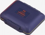 FB-480, FB-470 WATERPROOF AKIOKUN Dwa kompaktowych rozmiarów wodoodporne pudełka głównie przystosowane do przechowywania much, ale także drobnych akcesoriów. Każde wyposażone w wysokiej jakości uszczelkę silikonową, co gwarantuje hermetyczność oraz pływalność po upadnięciu (w stanie zamkniętym) do wody. Wyposażone w wygodne i pewnie działające zamknięcie. Pudełko FB-470 wykonane jest z bardzo trwałego nieprzezroczystego tworzywa ABS. Pudełko FB-480 posiada półprzezroczystą obudowę oraz przezroczyste i profilowane komórki na muchy.