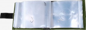 Portfel na przypony Niewielki, bardzo wygodny portfelik na przypony haczykowe i szczupakowe. Mocne woreczki strunowe, solidnie zamykane. Wymiary (dł./szer./wys.): 13 x 2 x 11 cm. Waga: 53 g.