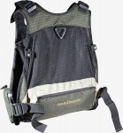 Kamizelka techniczna TECH PACK Team Dragon  Nowoczesna kamizelka wykonana z materiału Oxford 2600 o poczwórnej gęstości, wzmocnionego Cordurą. Dzięki temu zyskuje trwałość, a duża liczba kieszeni i zaczepów czyni ją niezwykle przydatną podczas spinningowania w zróżnicowanych łowiskach. Na lewej kieszeni znajduje się trwały pokrowiec na okulary. Połączenie części przedniej i tylnej paskami z dużym zakresem regulacji umożliwia użycie jej bez względu na sylwetkę wędkarza, zarówno latem jak i zimą. Ogromna pakowność kamizelki doceniana jest przez zawodników spinningowych.