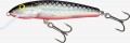 Salmo MINNOW – jeden z najlepszych woblerów pstrągowych. Prowadzony w mocnym nurcie stawiaj wędce niewielki opór, dzięki czemu czułym i relatywnie delikatnym wędziskiem można obłowić znakomite pstrągowe rewiry. Oferowany w długościach: 5, 6, 7 i 9 cm, w wersjach pływającej i tonącej. Skuteczny także w rzece nizinnej podczas łowienia boleni, kleni, jazi i sandaczy.