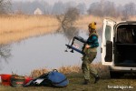 o przybyciu na łowisko zaczynam od wypakowania siedziska, pokrowców w wędkami, wiader i toreb.