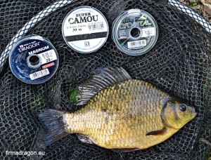 Na łowisko warto zabrać 2-3 szpulki z różnymi przyponówkami (np. Magnum, Super Camou, Crystal), aby błyskawicznie dopasować wędkę do zachowania ryb i zmieniających się warunków na łowisku.