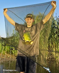 Tak duży podbierak Mega Baits bez trudu pomieści się w pokrowcu_80220