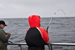 Arkadiusz holuje kolejnego dorsza – przykładowe ugięcie wędziska Boat Master. Z tej wędki ryby nie spadają.